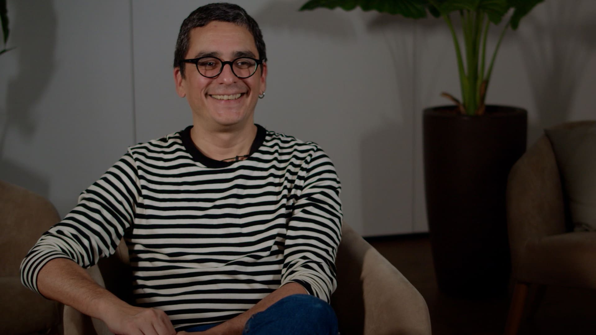 v06_ANDRES DUQUE_ONLINE FINAL.00_24_56_01.Still005